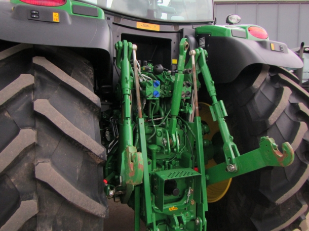 John Deere 6210R