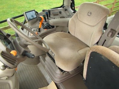 John Deere 6210R