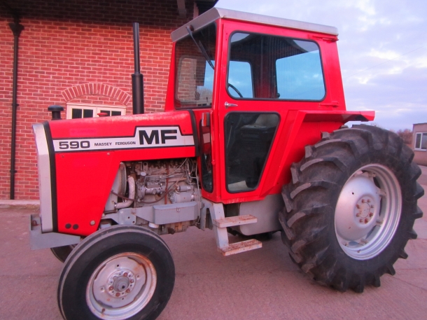 Massey Ferguson 590