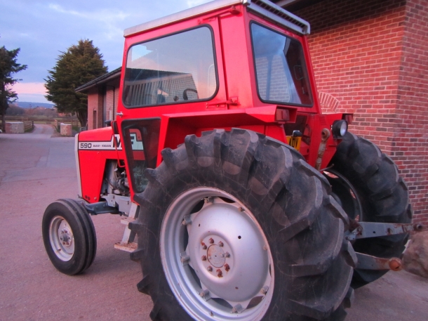 Massey Ferguson 590