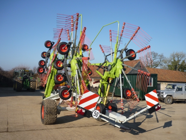 Claas Liner 3500 rake