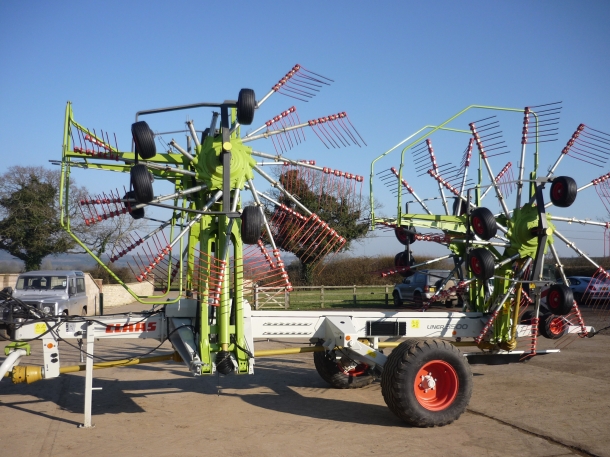 Claas Liner 3500 rake