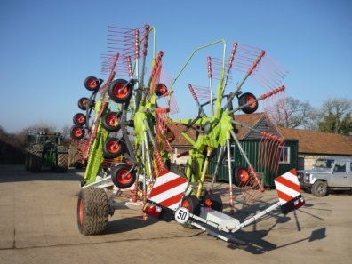 Claas Liner 3500 rake