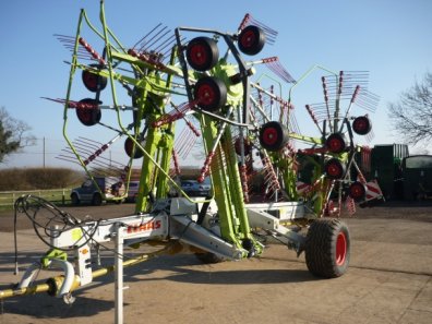 Claas Liner 3500 rake