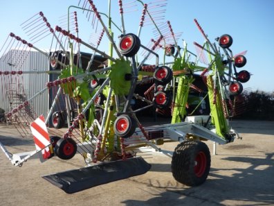 Claas Liner 3500 rake