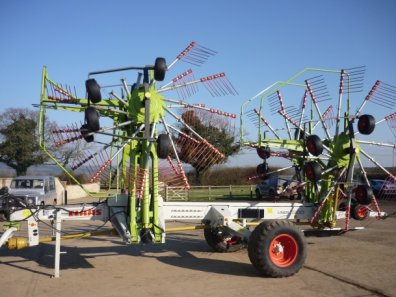Claas Liner 3500 rake