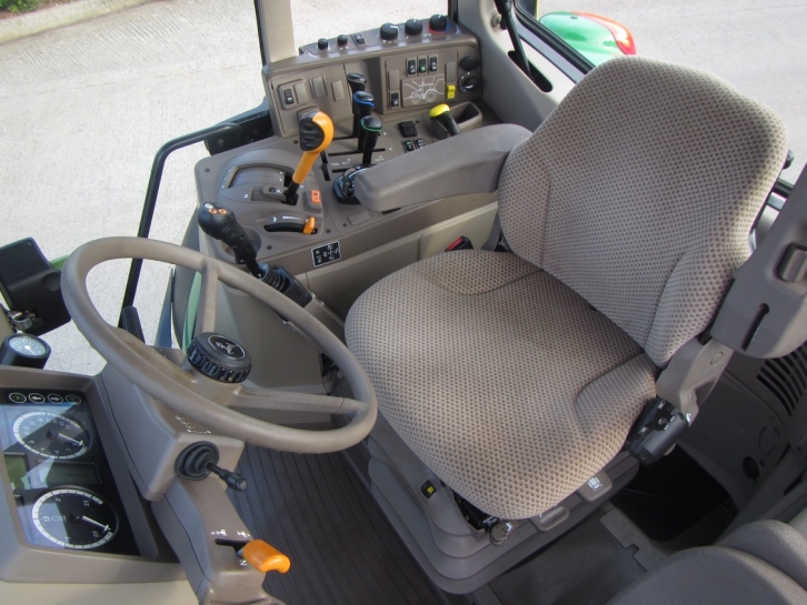 John Deere 6130M