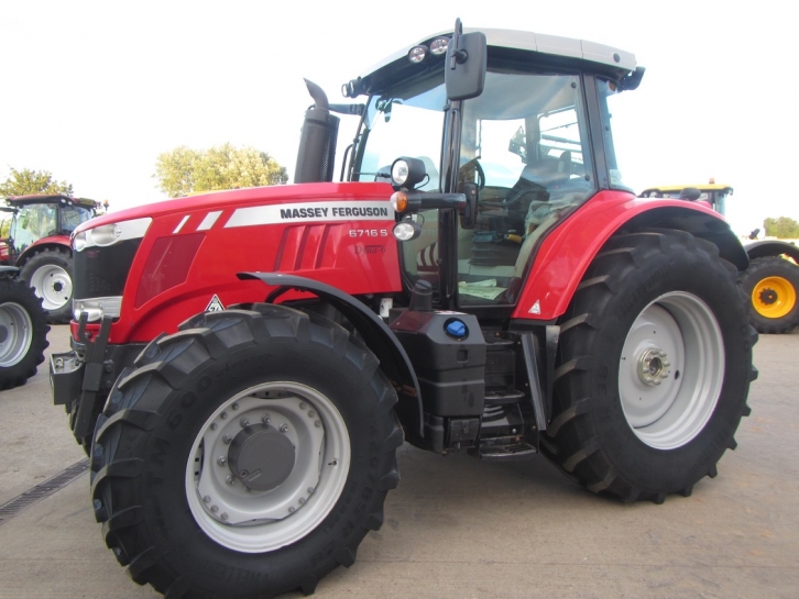 Massey Ferguson 6716S Efficient