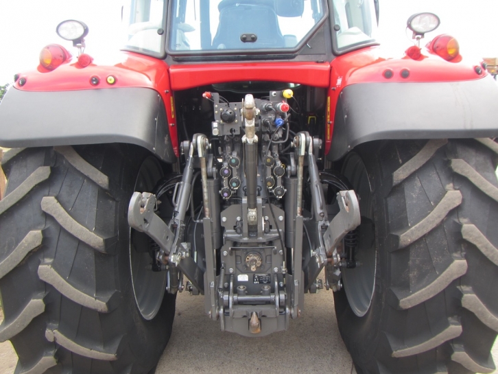 Massey Ferguson 6716S Efficient