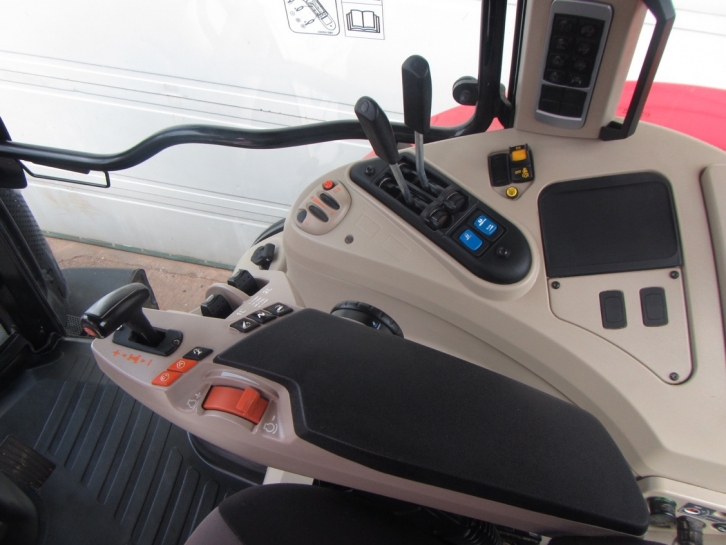 Massey Ferguson 6716S Efficient
