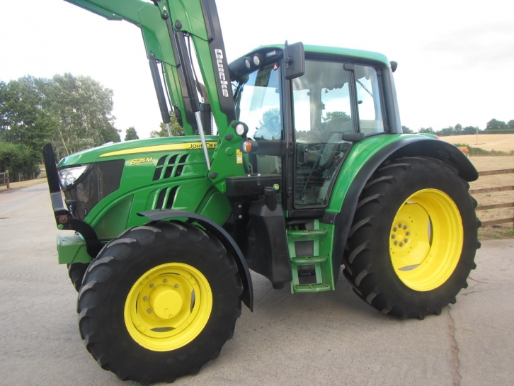 John Deere 6125M