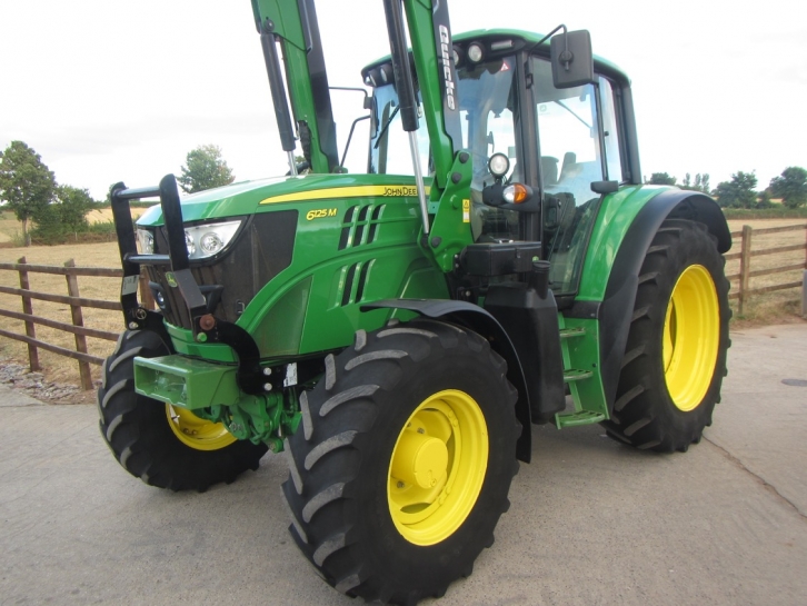 John Deere 6125M