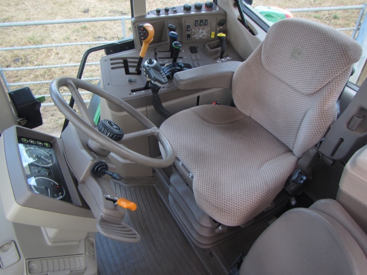 John Deere 6125M