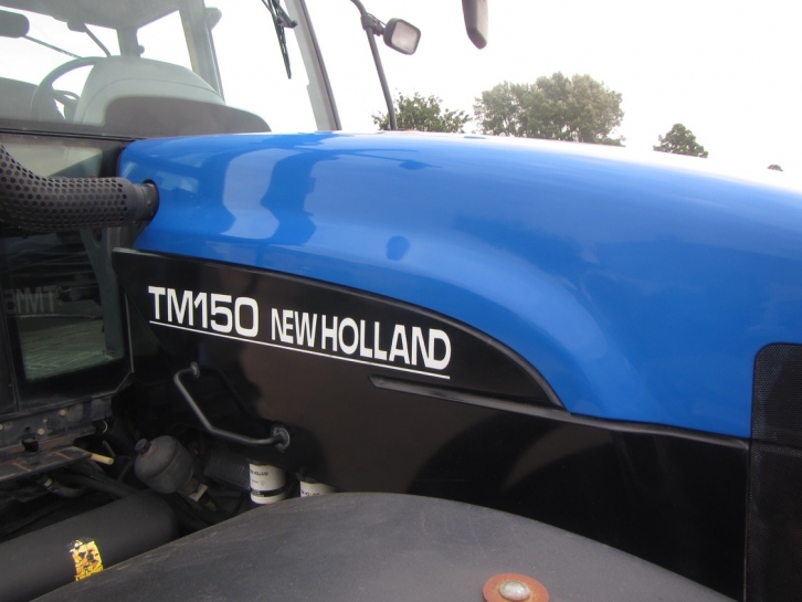 New Holland TM150