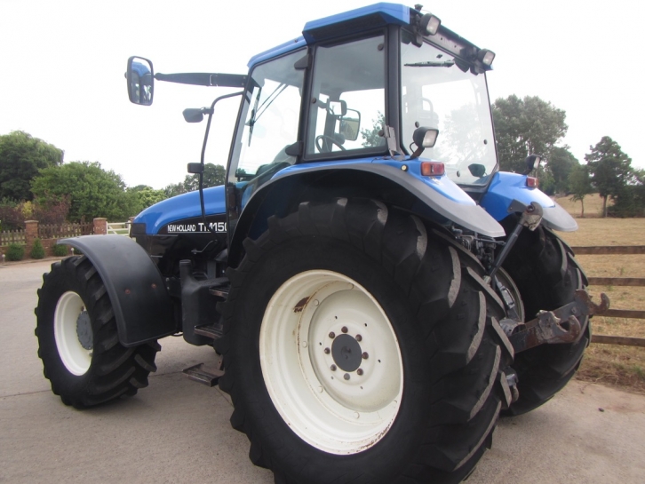 New Holland TM150