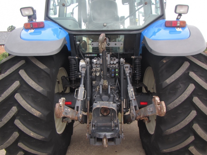 New Holland TM150