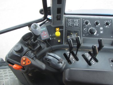 New Holland TM150