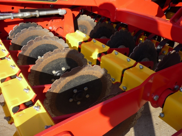 Vaderstad Rapid 300S Super XL drill