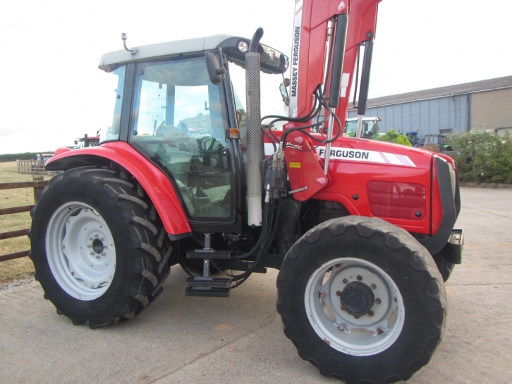 Massey Ferguson 5435