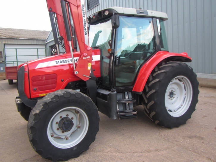Massey Ferguson 5435