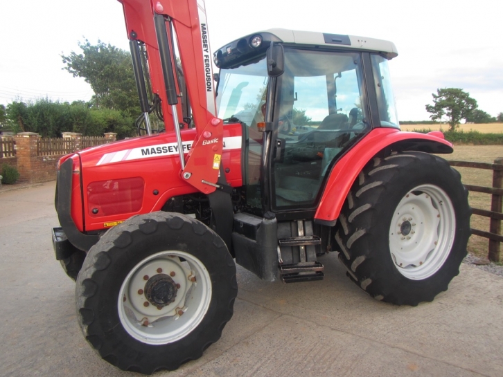 Massey Ferguson 5435
