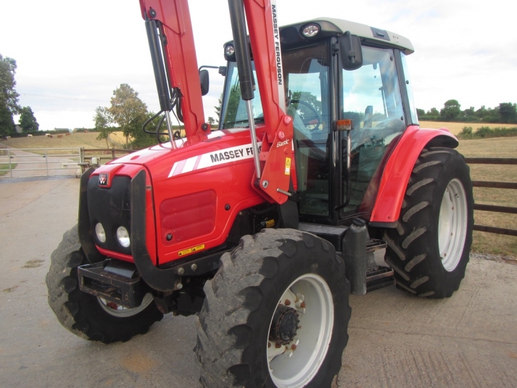 Massey Ferguson 5435