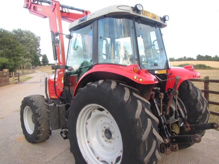 Massey Ferguson 5435