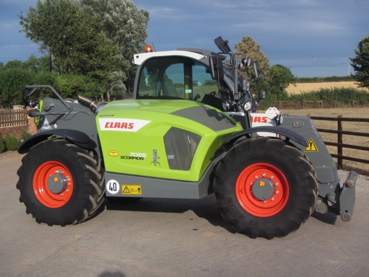 Claas Scorpion 7055