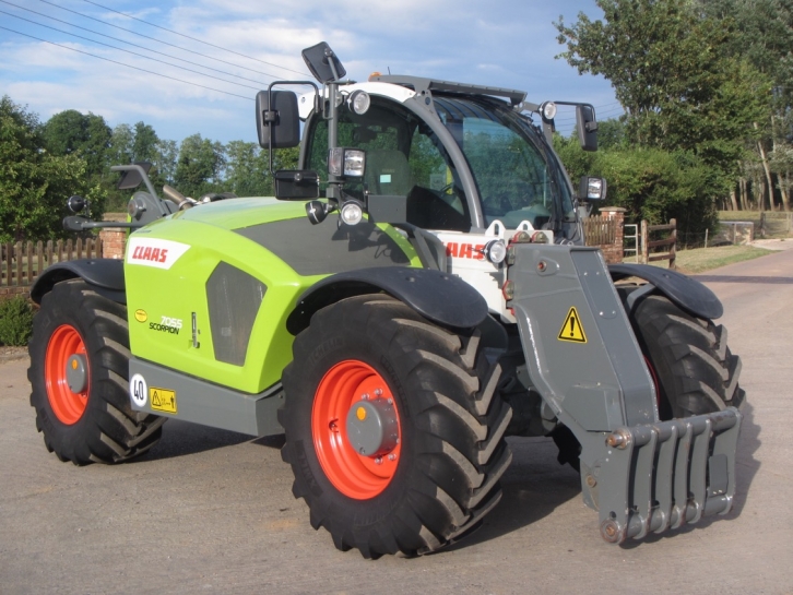 Claas Scorpion 7055