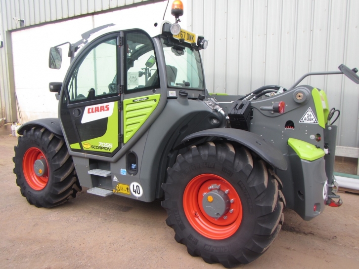 Claas Scorpion 7055