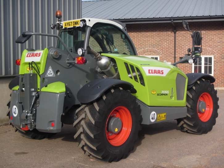 Claas Scorpion 7055
