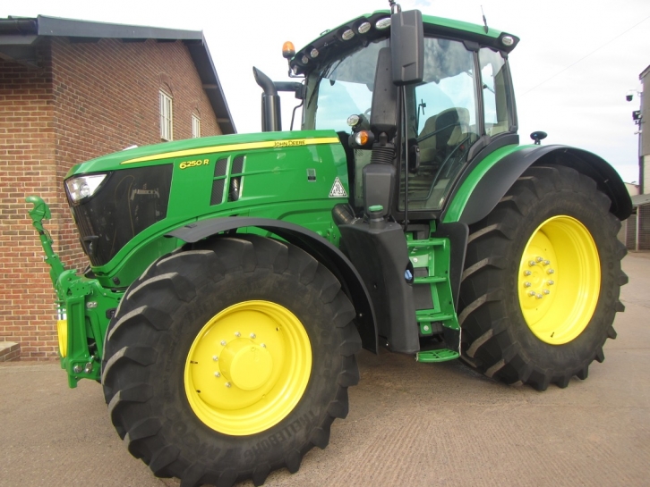 John Deere 6250R