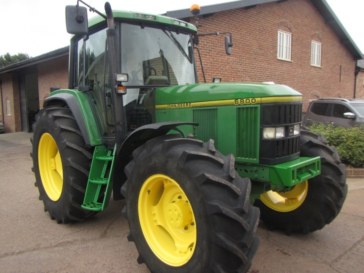 John Deere 6800