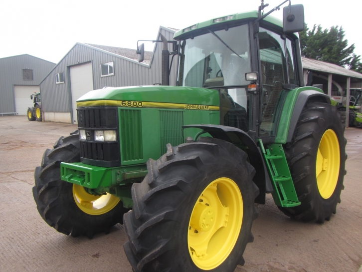 John Deere 6800