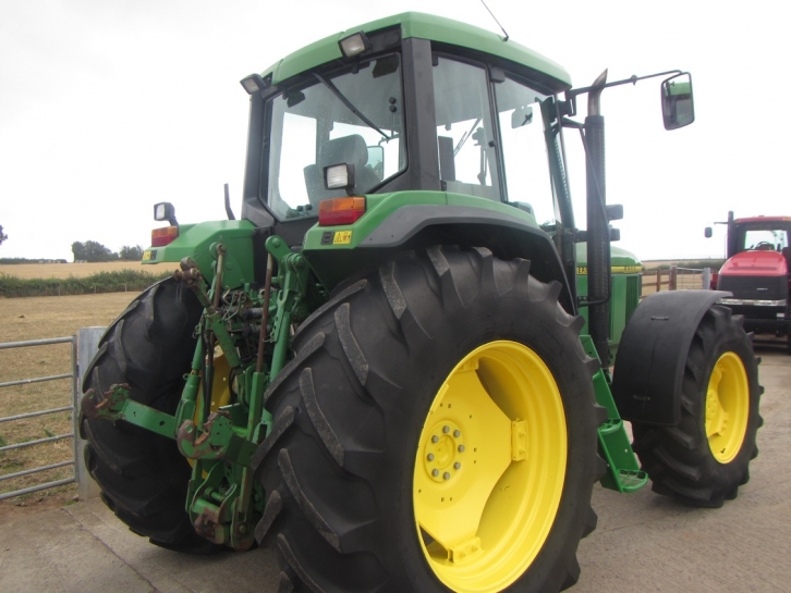 John Deere 6800