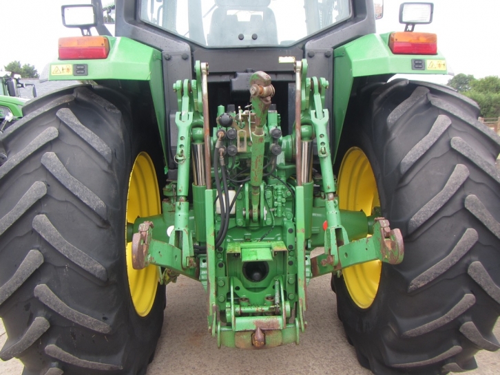 John Deere 6800