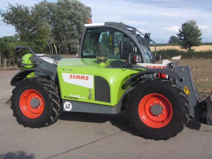 Claas Scorpion 7045 Plus