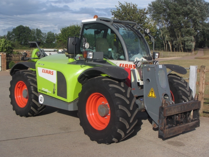 Claas Scorpion 7045 Plus