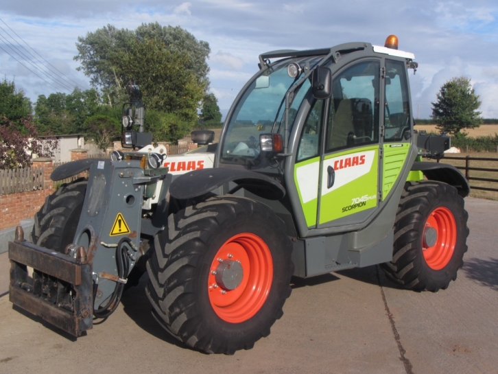 Claas Scorpion 7045 Plus