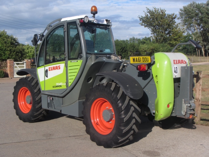 Claas Scorpion 7045 Plus