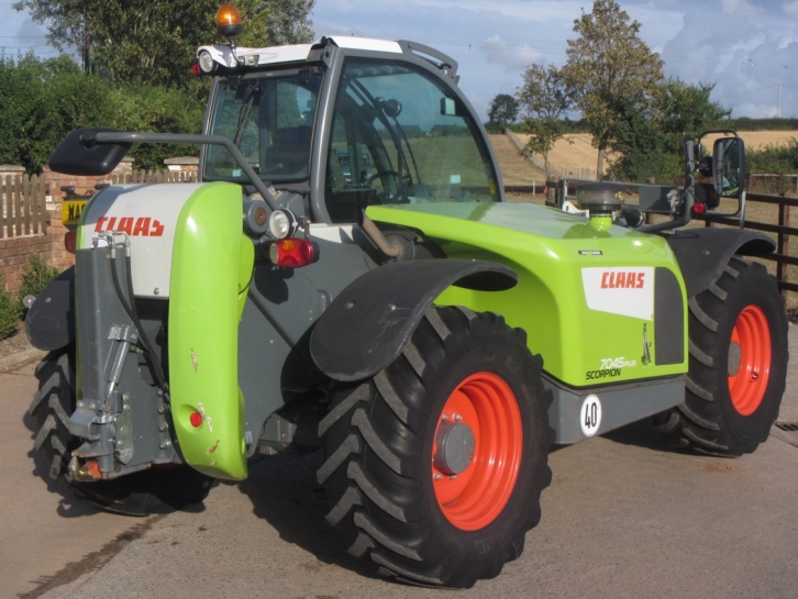Claas Scorpion 7045 Plus