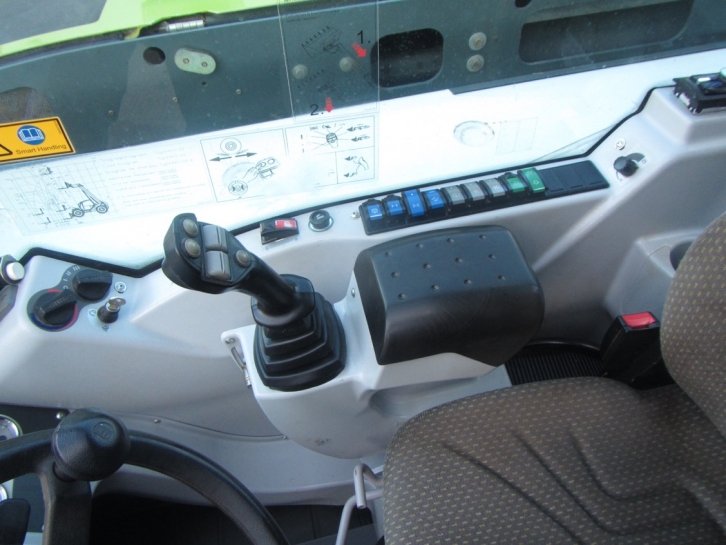 Claas Scorpion 7045 Plus