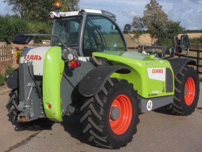 Claas Scorpion 7045 Plus