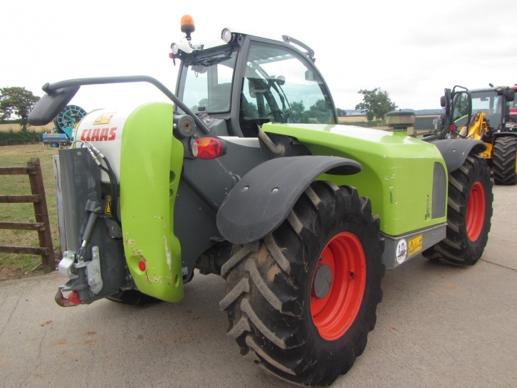 Claas Scorpion 7045 Plus