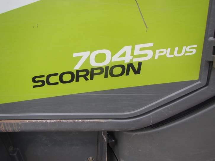 Claas Scorpion 7045 Plus