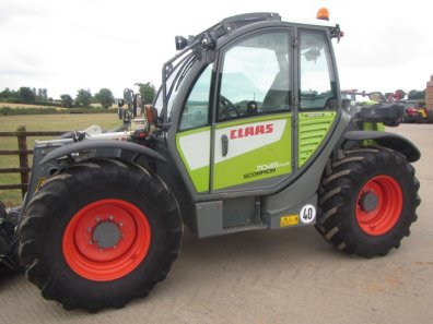 Claas Scorpion 7045 Plus