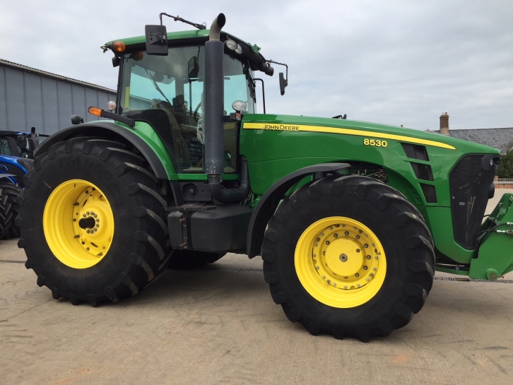 John Deere 8530