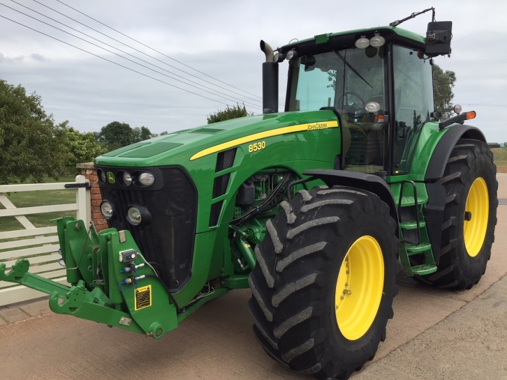 John Deere 8530