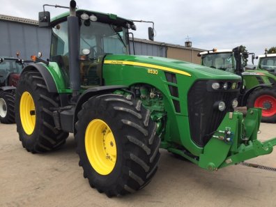 John Deere 8530