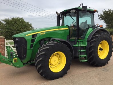 John Deere 8530
